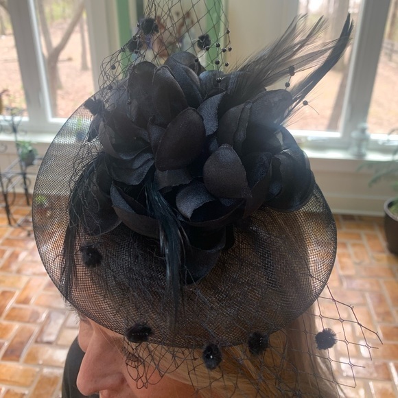Kentucky Derby Fascinator Hat Classic black NEW! High Fashion coronation Easter